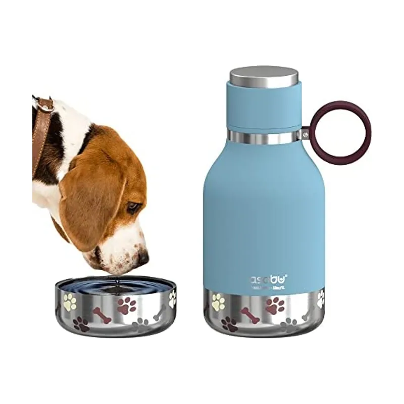 Asobu Cuenco para mascotas con botella de agua aislada