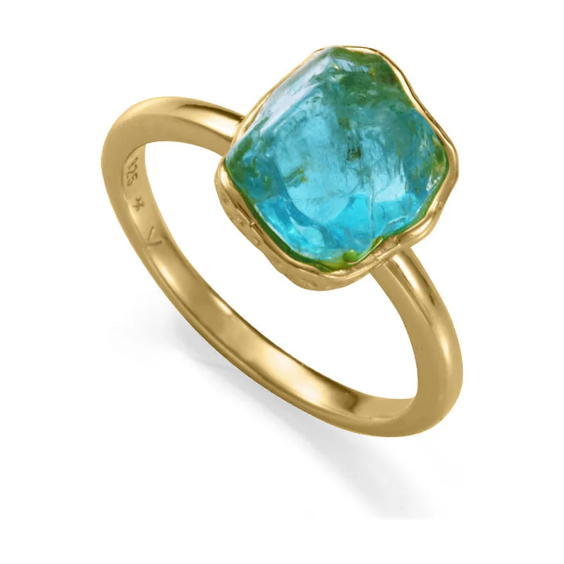 Anillo en plata de ley con baño de oro y piedra natural apatita azul. Elegancia y color en una pieza especial 2370A012-43