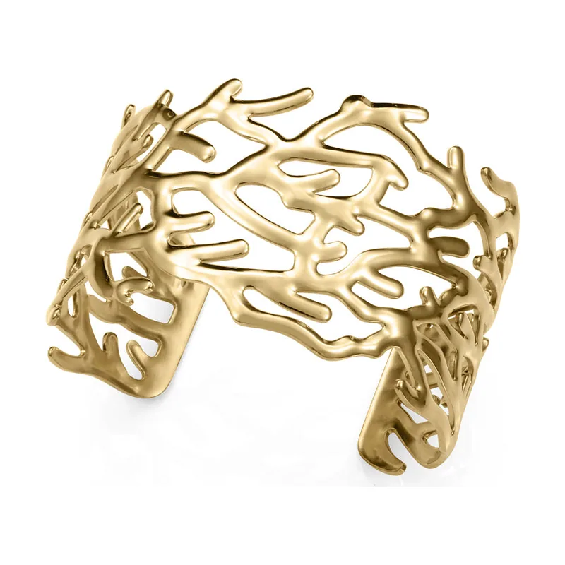 Pulsera rígida abierta en acero IP dorado, con diseño calado de ramas y diámetro máximo de 6 cm 14370P01012