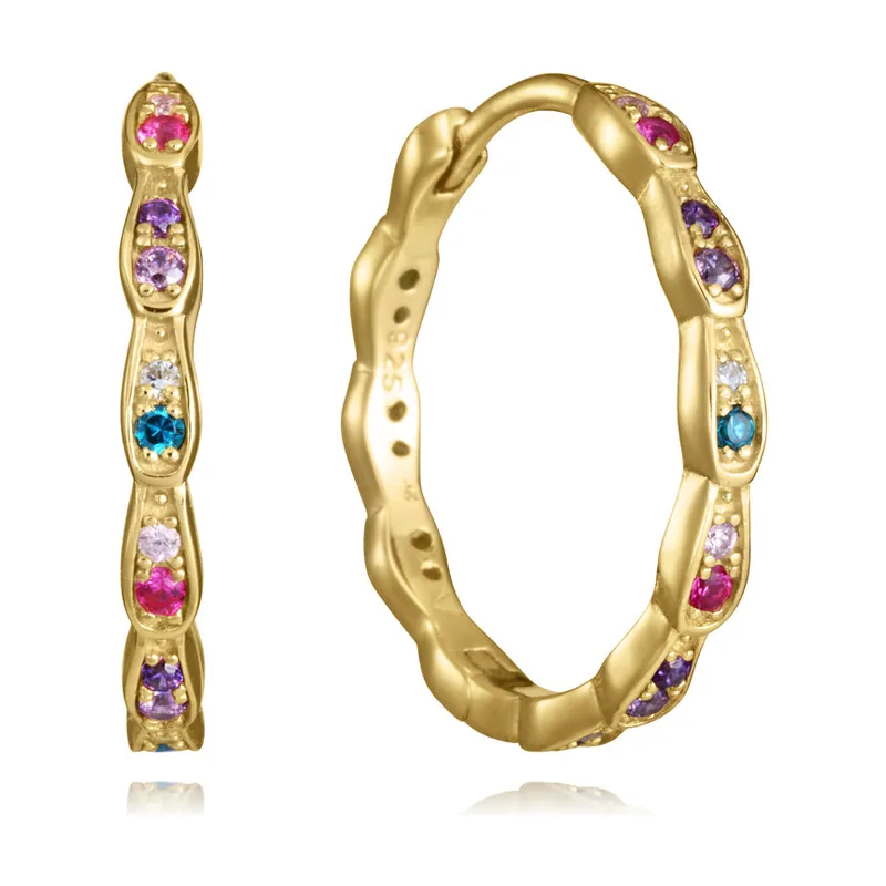 Pendientes en plata de primera ley con baño de oro y circonitas de colores. Diámetro 2374E100-39