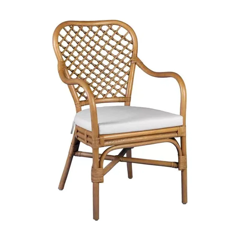 Sillón bistró de ratán natural con cojín y reposabrazos