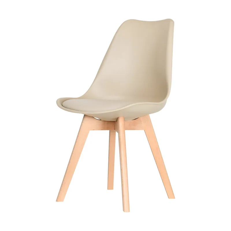 Silla con paras de madera