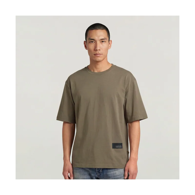 Camiseta Badge Boxy - Marrón - Hombre D26855-C336