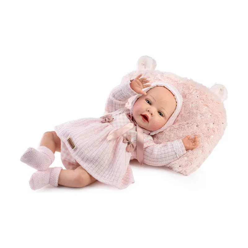 Bebé Reborn Giselle con Vestido Rosa de Lana con Capota y Cojín